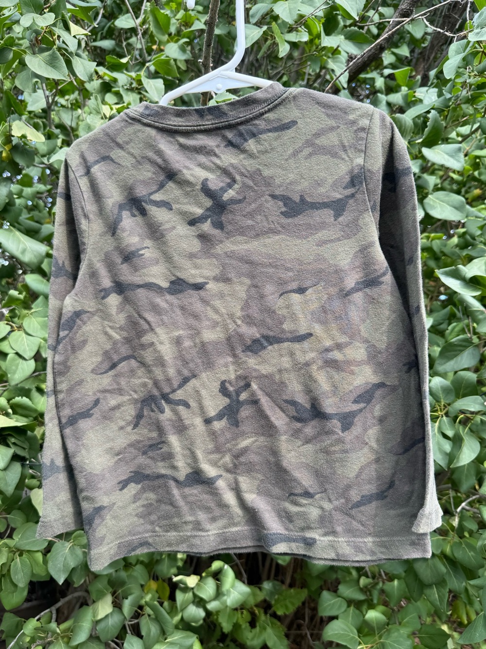 Old Navy - Kids Camo Long Sleeve - Size XS (5) - Picture 2 of 3